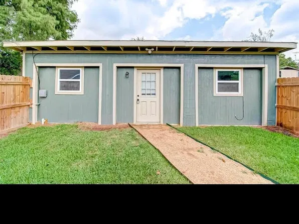 108 E Gulf St, Baytown, TX 77520