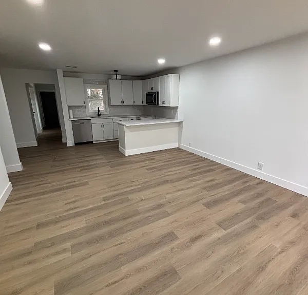 4213 Kingsley Dr — Photo 2