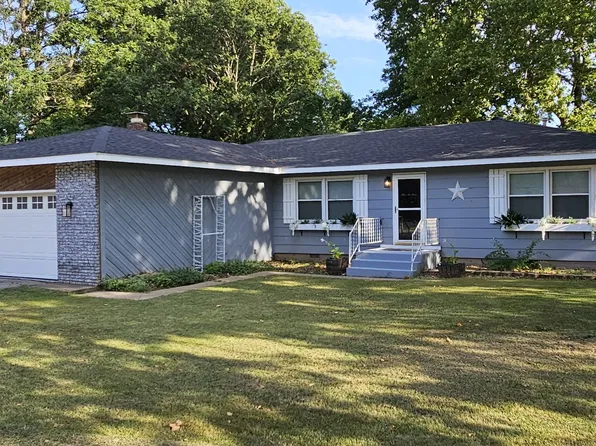 106 W May Street, Marionville, MO 65705
