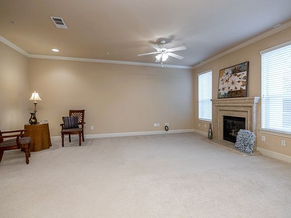 3rd image of 619 Rosemead Dr