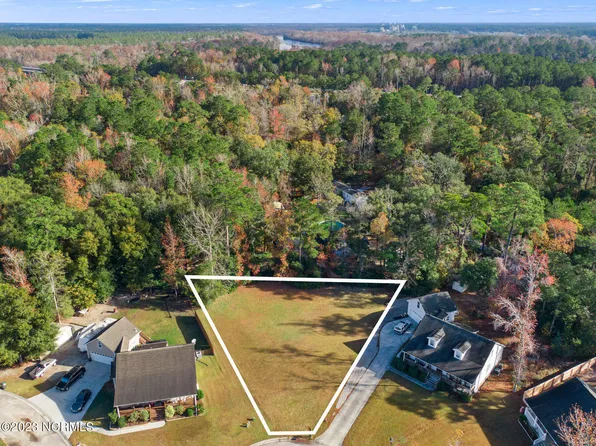 6425 Mossy Rock Court, Castle Hayne, NC 28429