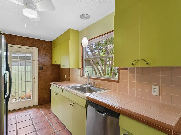 123 Westchester Dr — Photo 13
