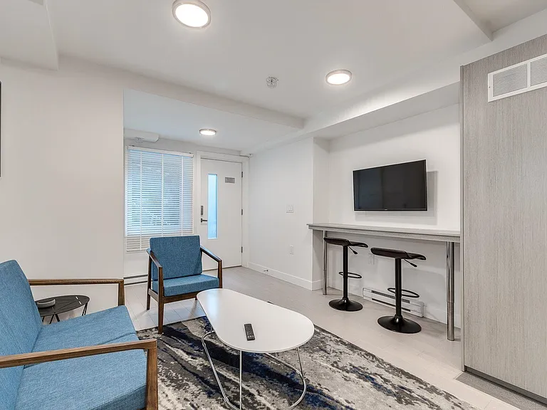 1433 Haro St — Photo 1