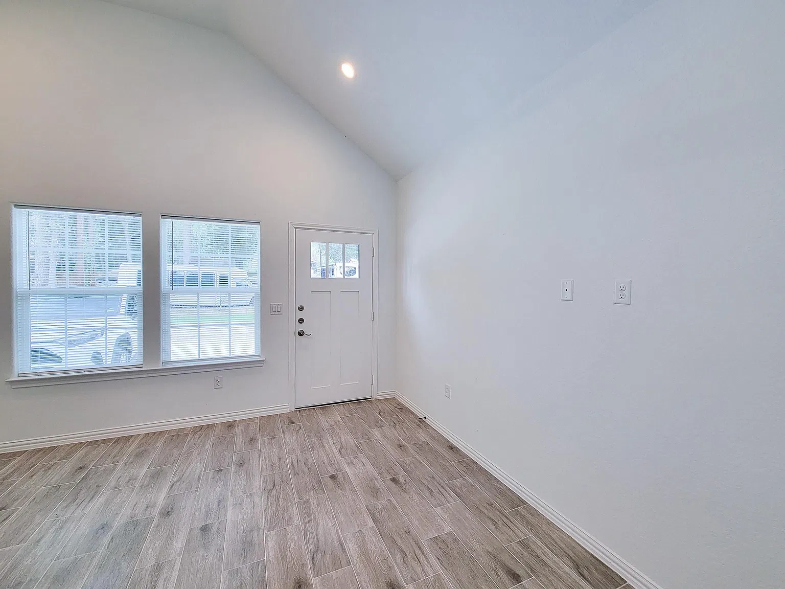 3 bed, 1000 sqft, $1,350 — Photo 4