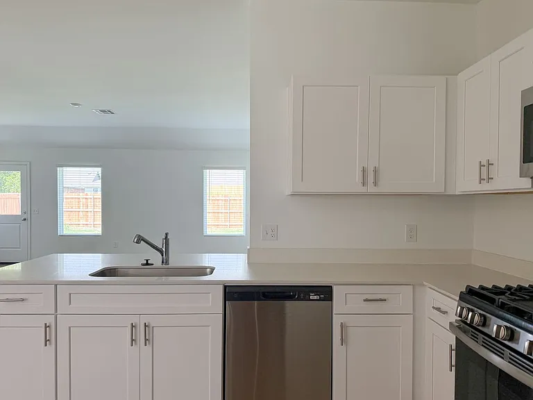 16301 Harvester Dr — Photo 8