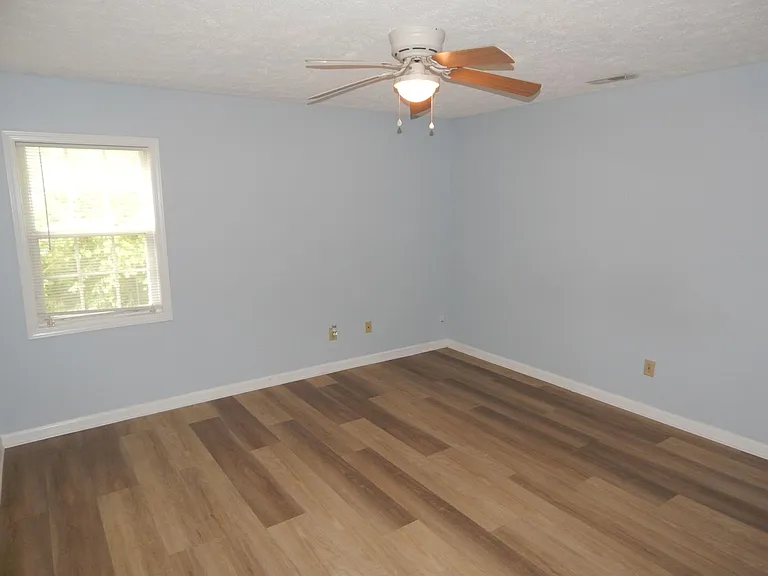 4104 Fraternity Ct — Photo 2