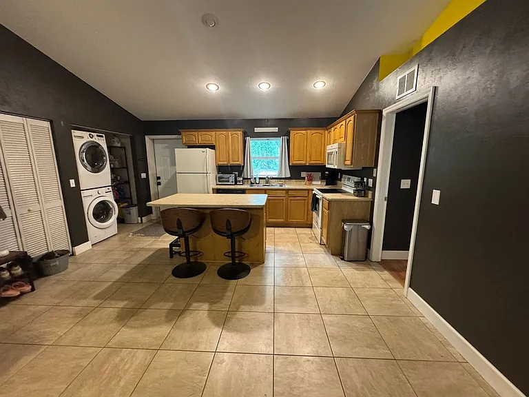 1820 E University Ave — Photo 3