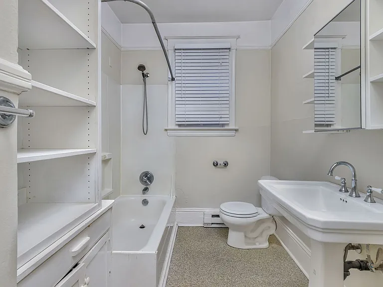 2360 NW Glisan St — Photo 11