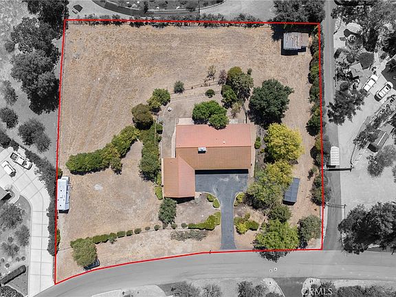 2nd image of 920 Walnut Dr