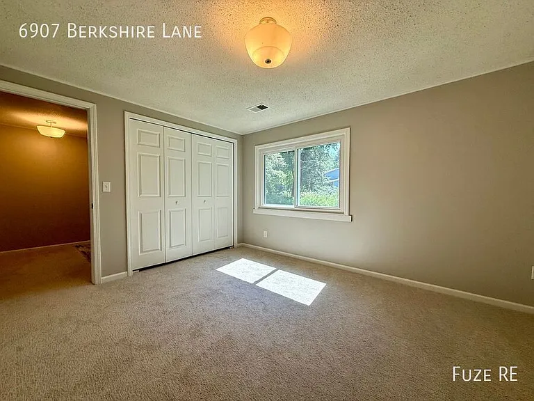 6907 Berkshire Ln — Photo 24