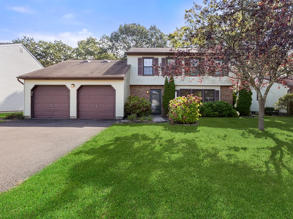 13 Laurel Crest Dr