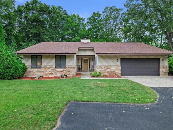 863 Riverview DRIVE, West Bend, WI 53095