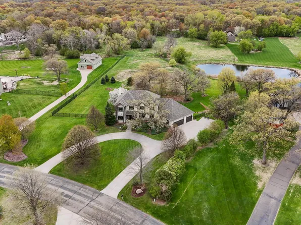 2660 Deer Rdg NE, Blaine, MN 55449