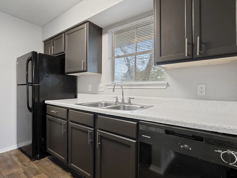 502 W Longspur Blvd — Photo 9