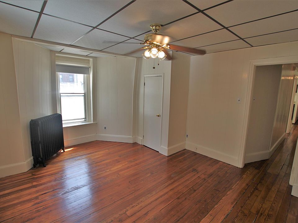 2nd image of 2011 Chestnut St #2