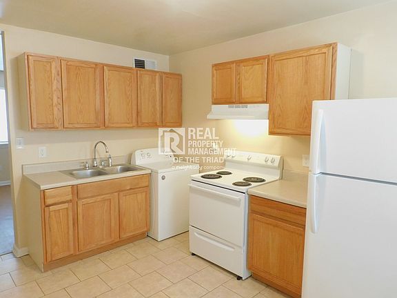4th image of 4302 Parker St #A