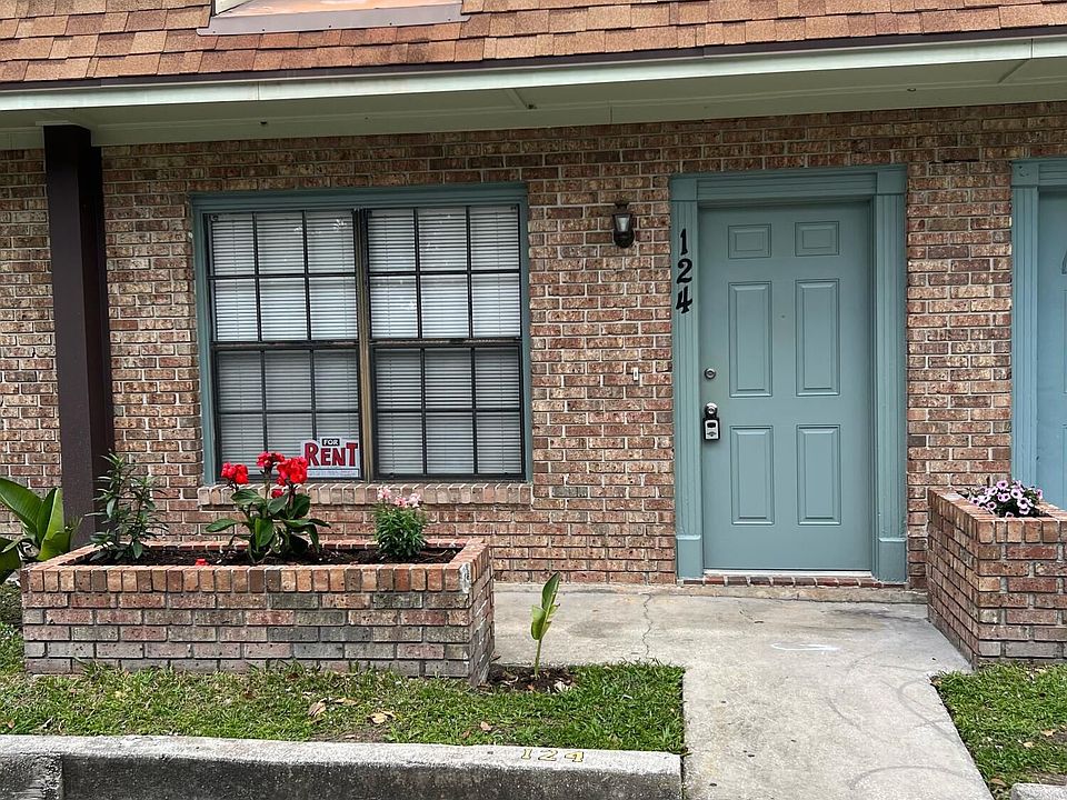 1st image of 1300 Arlington Ln NE APT 124