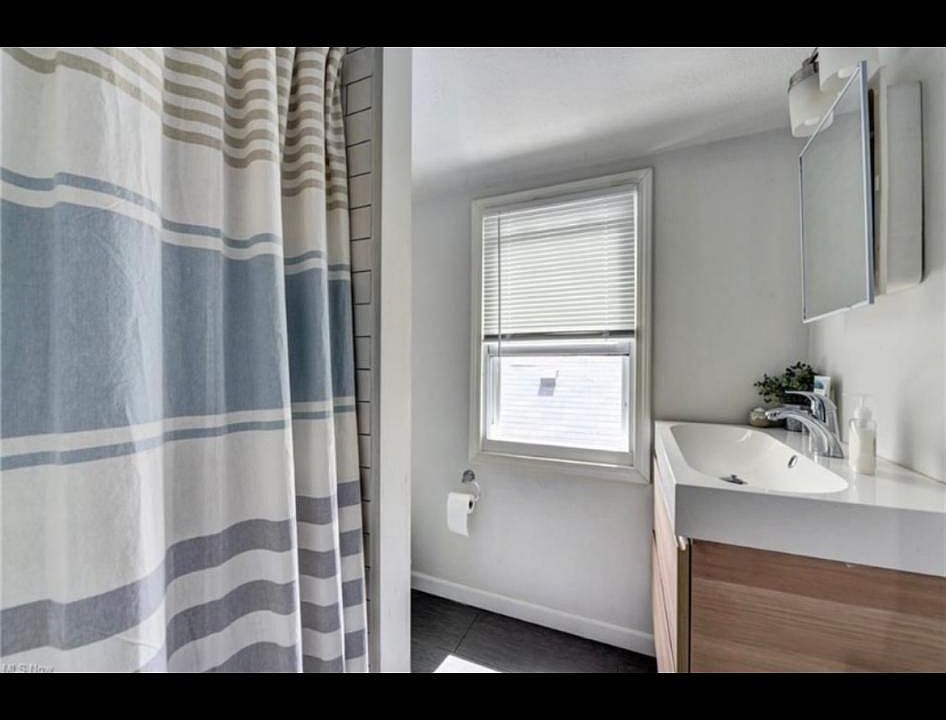 2nd image of 2483 Thurman Ave #6