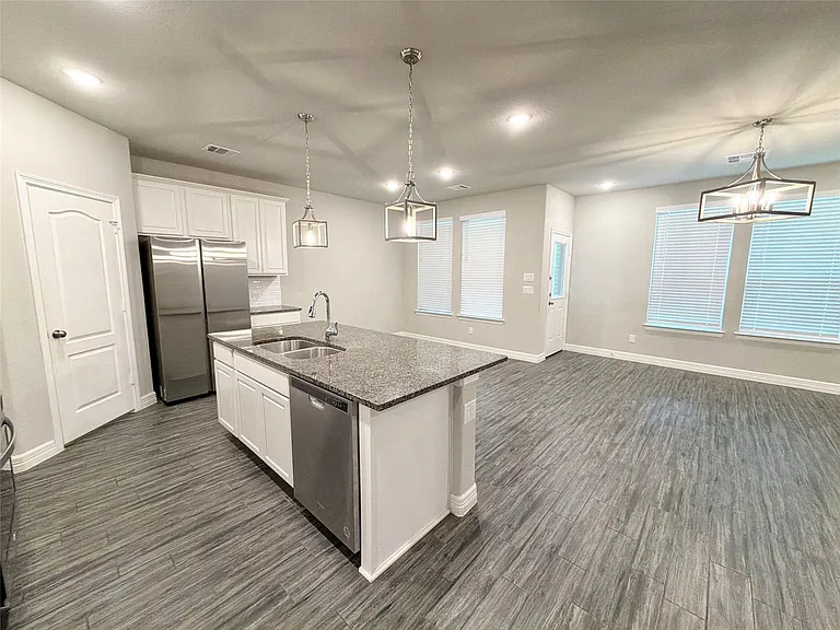 415 Northern Pike Dr — Photo 5