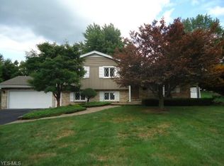 8217 Burgess Lake Dr, Poland, OH 44514