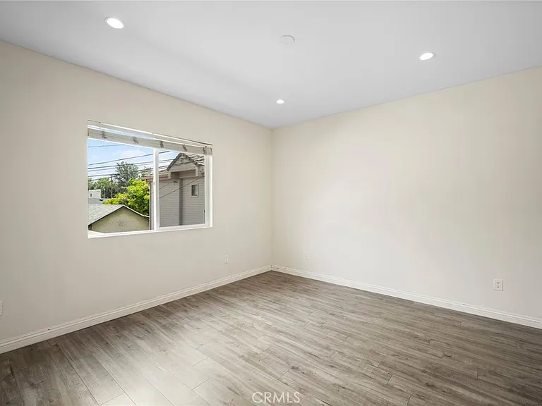 532 W Harvard St — Photo 11