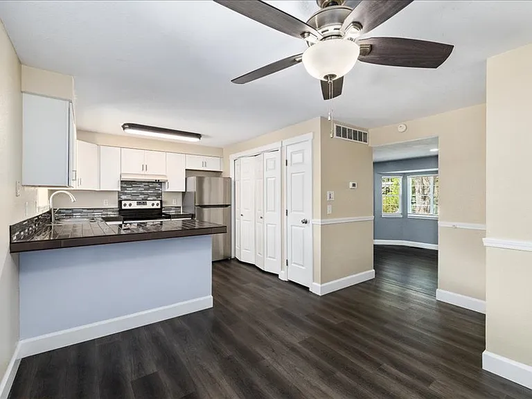 1316 S Manitou Ave — Photo 6