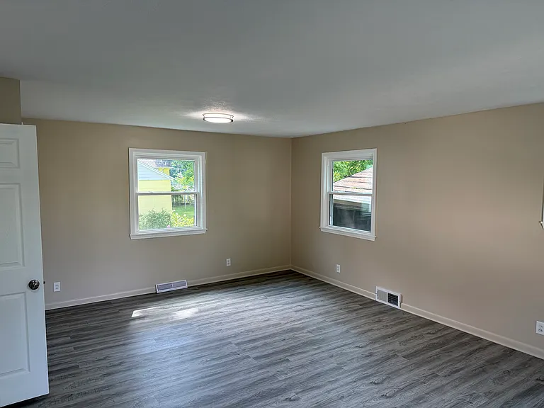 243 Rockwell St — Photo 6
