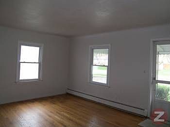 5th image of 15540 Green Lane Ave