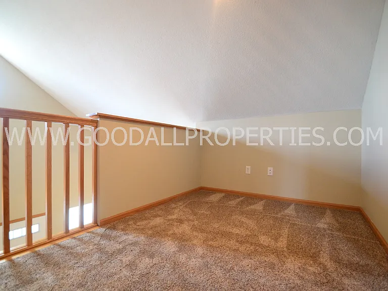 15207 Townsend Ave — Photo 7