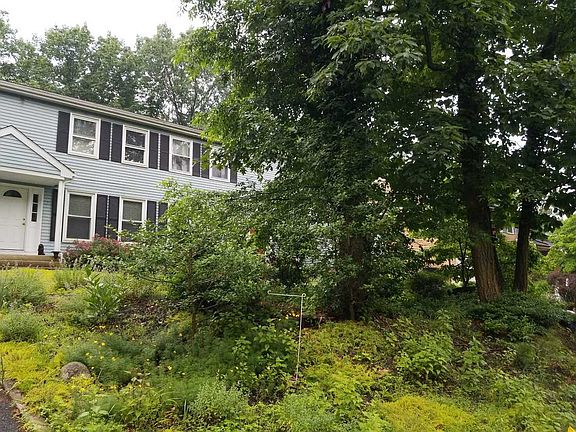 5th image of 557 Fairview Rd