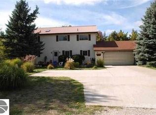 5598 Indian Hill Rd, Honor, MI 49640