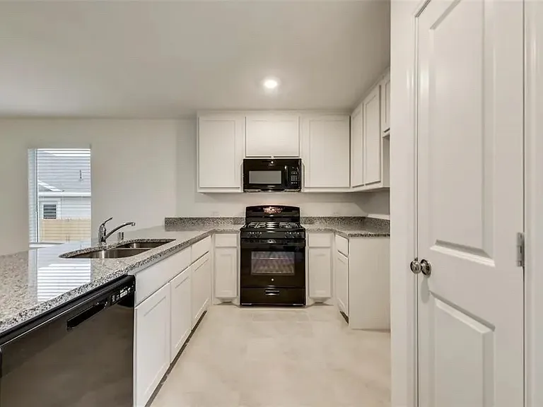 9724 Skyhawk Ave — Photo 9