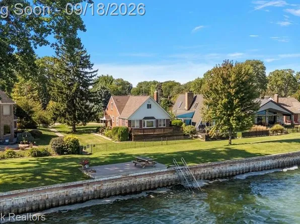22665 Madison St, Saint Clair Shores, MI 48081