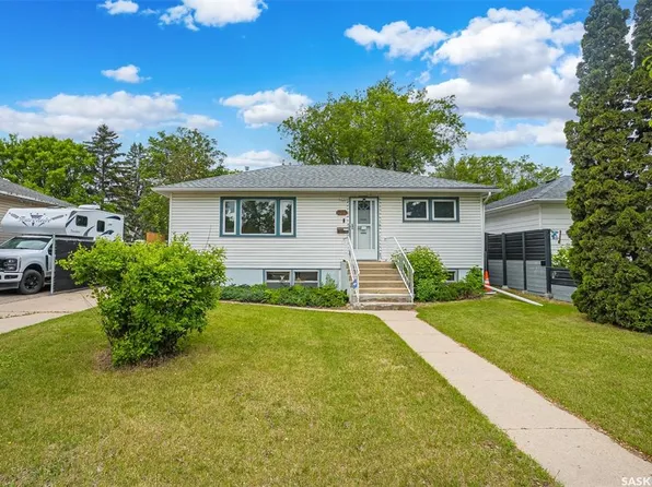 421 P AVENUE N, Saskatoon, SK S7L 2V8