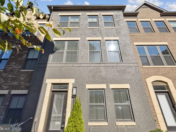 13221 Lake Waterview Way, Herndon, VA 20171