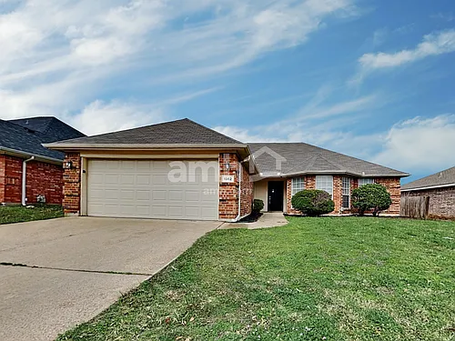 1082 Springhill Dr Photo 1