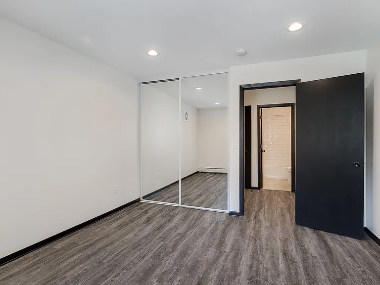 Winnetka Village Apts — Photo 24