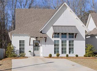 764 Village Dr, Opelika, AL 36801