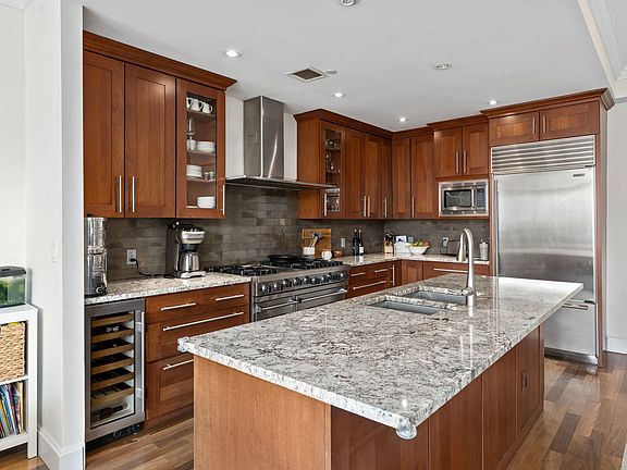 4th image of 3220 Arlington Ave APT 6B