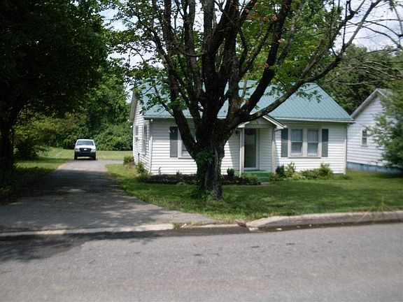 3rd image of 605 Walters Dr