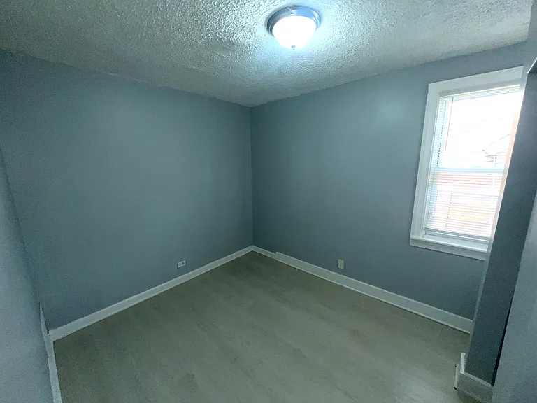 9147 S Woodlawn Ave — Photo 11