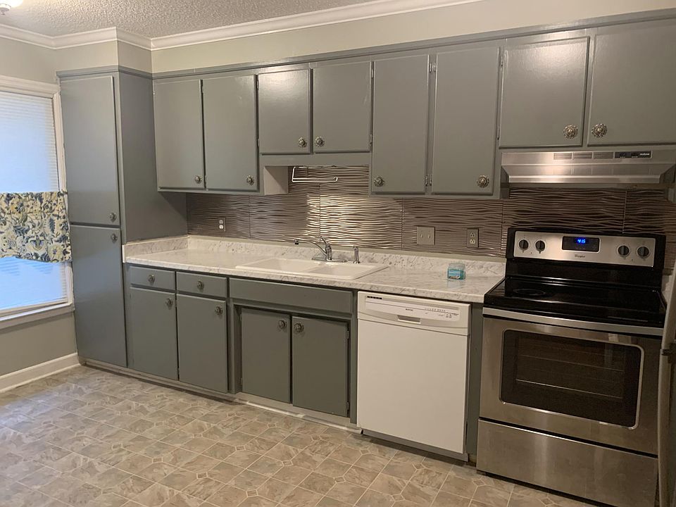 1st image of 3 Somersett Dr
