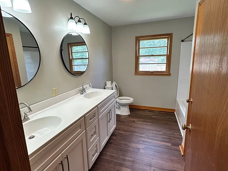 523 Olney St — Photo 7