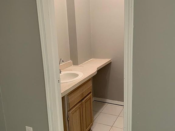 4th image of 206 S Main St #1