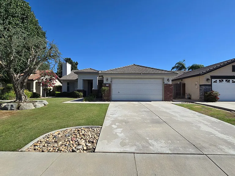 8719 Starfish Dr — Photo 1
