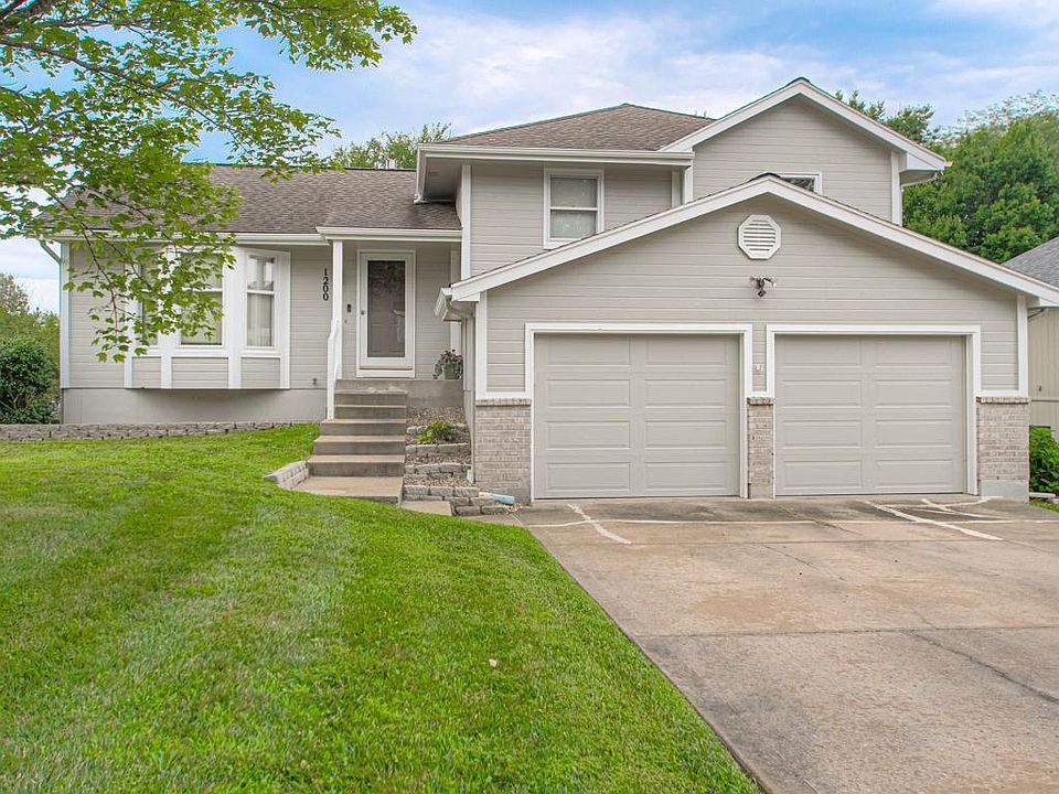 1st image of 1200 SW Southcrest Dr