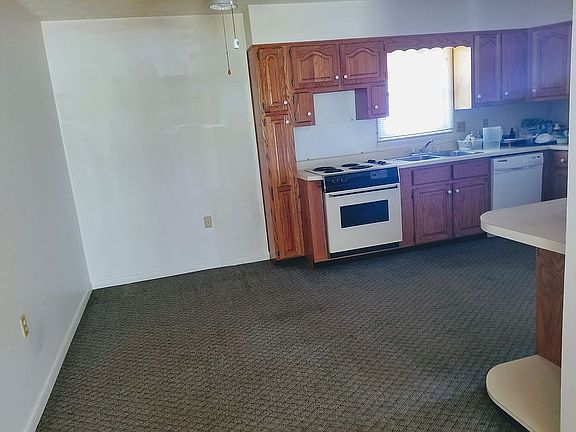3rd image of 109 Oak Ave