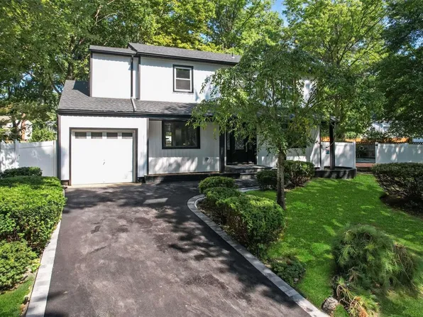 1 Kenlloyd Court, Dix Hills, NY 11746