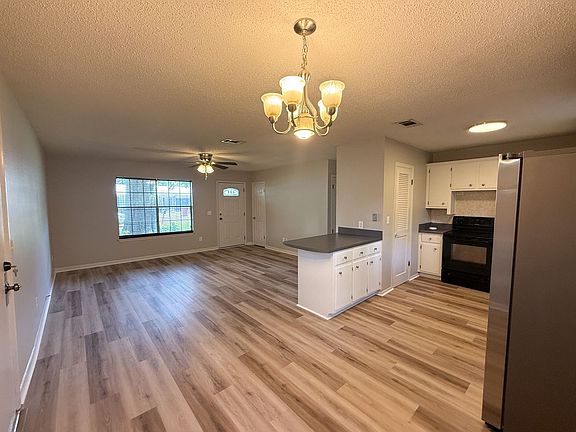 2nd image of 5240 Catalina St