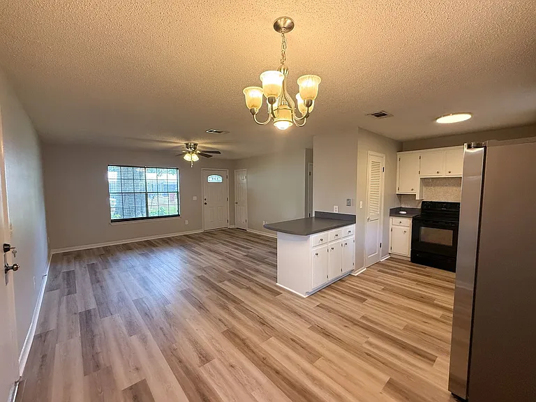5240 Catalina St — Photo 2